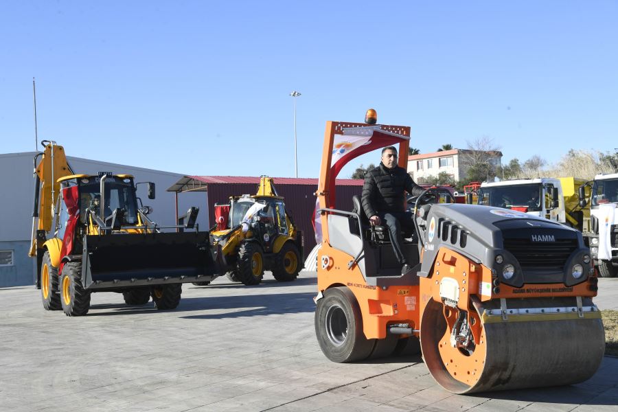 10 yeni iş makinesi ve araç Büyükşehir filosuna eklendi