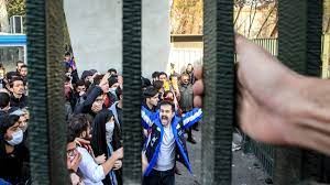 İran Polisinden Protestoculara Silahlı Müdahale