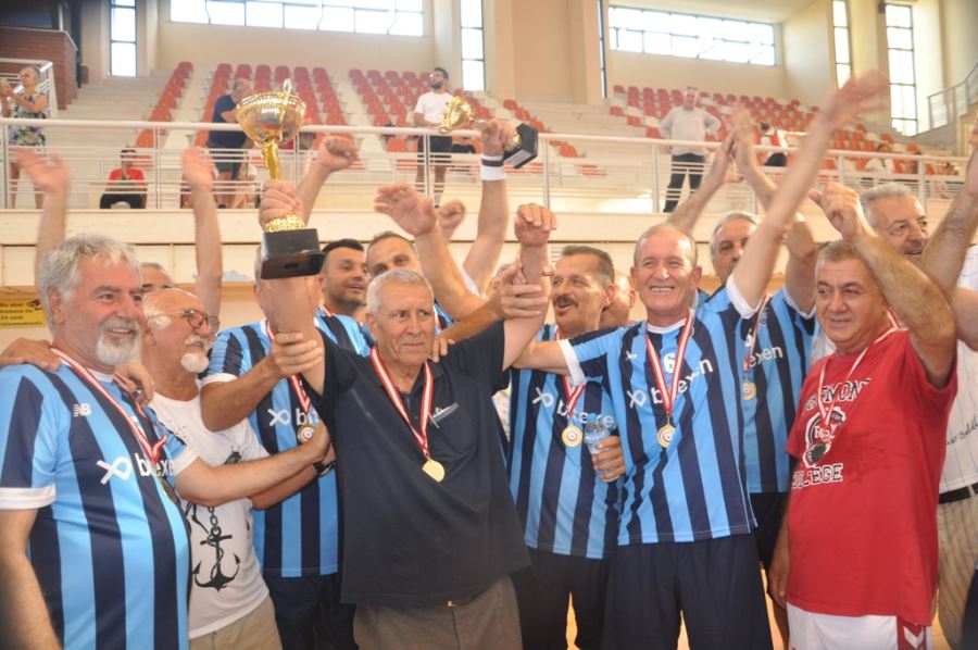 Adana Veteran Hentbol Karması, namağlup Türkiye Şampiyonu oldu