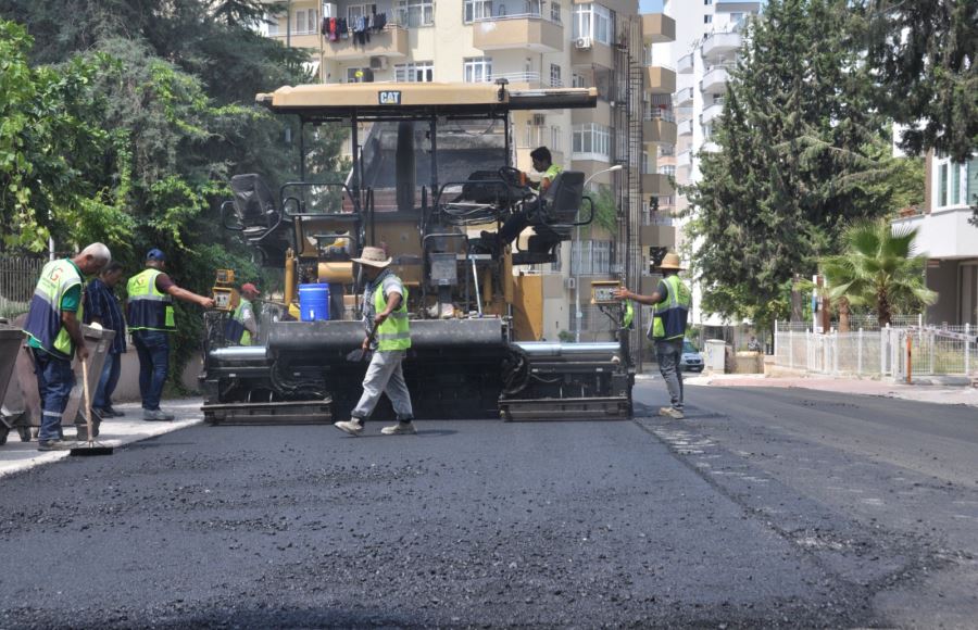 Çukurova’da asfalt çalışmaları aralıksız sürüyor