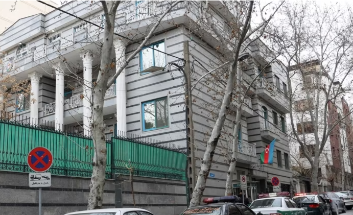 Azerbaycan’ın Tahran Büyükelçiliğine Saldırı:1 ölü 2 yaralı