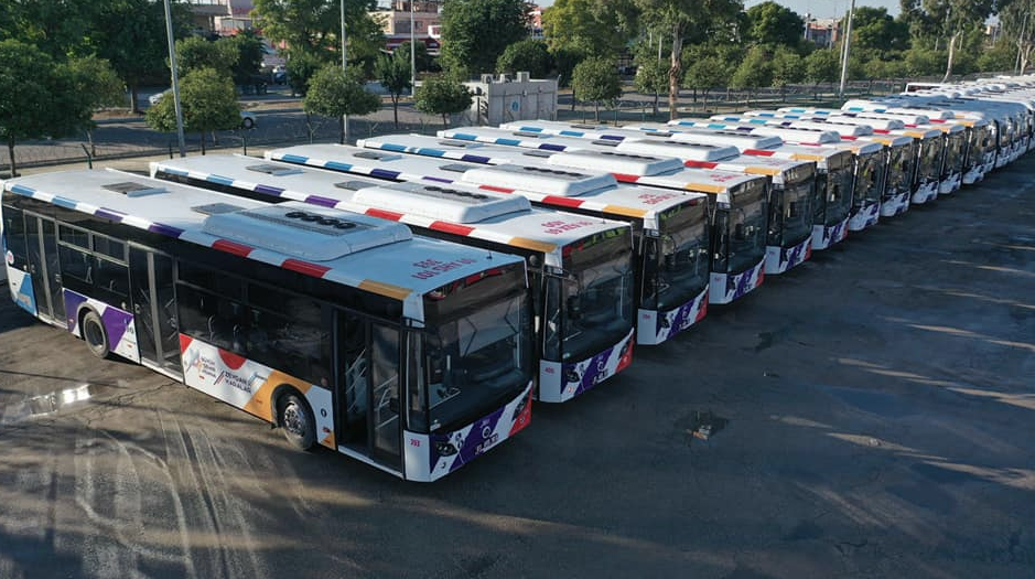 Adanalının hizmetine sunulan 81 yeni otobüsün tanıtımı yapıldı